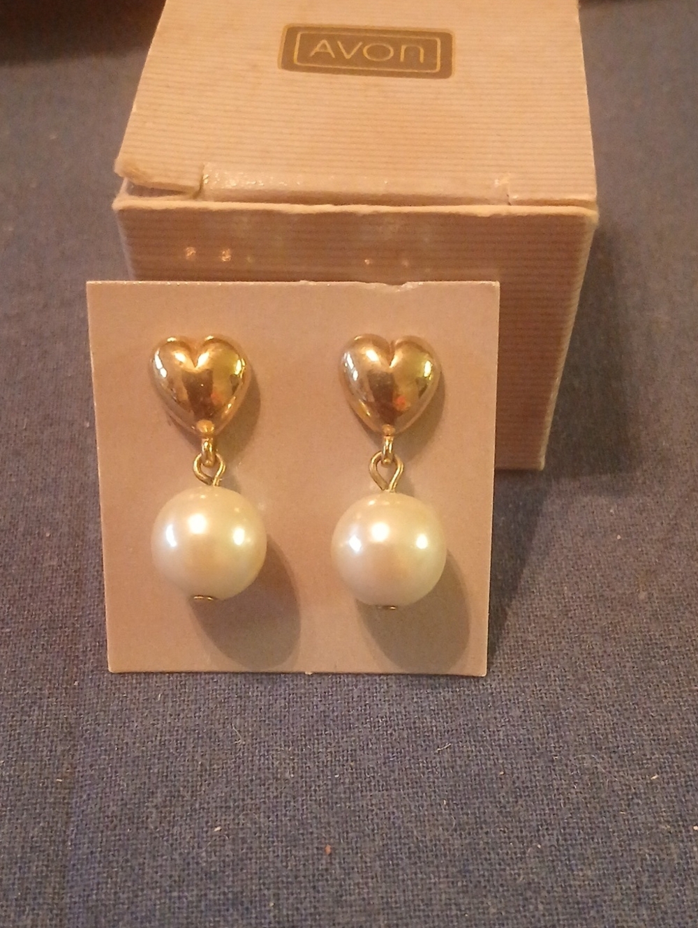 Avon Gold Heart Pearl Drop Earrings - Gold and White 06/26 Home